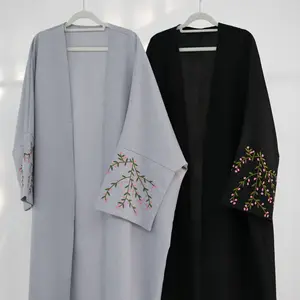Moyen-Orient Dubaï femmes turques robes Elegamt Cardigan Robe avec broderie florale 2 pièces Jilbab Hijab Abaya