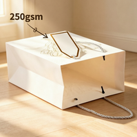 Sac cadeau en papier couché de luxe avec logo personnalisé, poignée en corde de coton, dorure à chaud, sac de shopping durable et recyclé pour mariage et fête