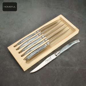 Ensemble <span class=keywords><strong>de</strong></span> couteaux à steak <span class=keywords><strong>de</strong></span> haute qualité, six pièces, design moderne avec manche en plastique ABS et plateau en bois, pour usage domestique - Product Image 4