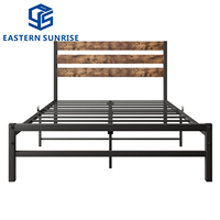 Cadre de lit plateforme en métal robuste de style rustique avec tête de lit effet bois et sommier à lattes pour la vente en gros de meubles de chambre