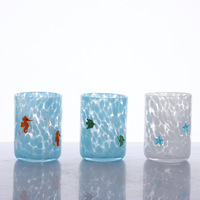 Bougie en verre soufflé à la bouche avec motif de points blancs faits à la main pour la décoration de Noël et la mise en place de la table de fête
