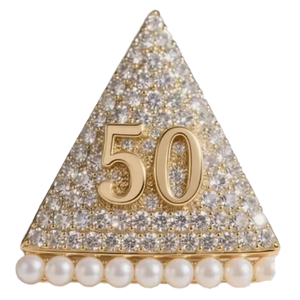 Broche Triangular con Perlas y Diamantes de Imitación, Diseño Número Cincuenta, Aleación Chapada en Rodio, Accesorio para Bodas, Aniversarios y Fiestas - Product Image 4