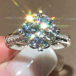 Anello con Corona di Zirconi per Donne, Gioiello di Lusso Chic per Matrimonio e Fidanzamento - Product Image 1