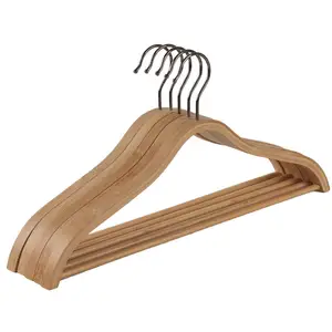 Venta al por mayor precio barato antideslizante percha de madera de bambú duradero con barra de pantalones para tienda de ropa