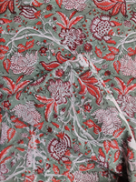 Voile de coton floral indien traditionnel pour la confection de vêtements, la couture, l'artisanat et les projets de vêtements légers