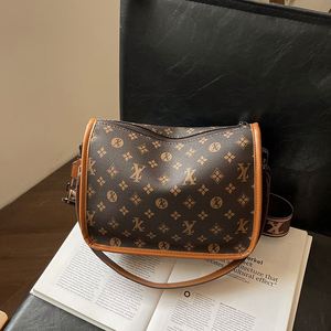 Bolso cruzado vintage de estilo americano con estampado para mujer. Hecho de material PU. Se Puede Usar Como Bolso Pequeño.2842 - Product Image 1