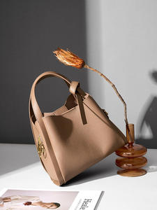 New high-quality genuine leather large capacity crossbody bag, cowhide women's bucket bag - Product Image 4