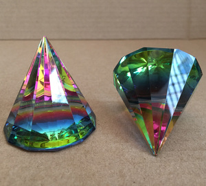 Kristal Kubbe ile Gökkuşağı Faceted Koni Piramit Paperweight MH-F0294 - Product Image 5