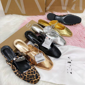 Nouvelles mules dorées pour <span class=keywords><strong>femme</strong></span>, style été 2025, en stock, à <span class=keywords><strong>talon</strong></span> bas, bout <span class=keywords><strong>carré</strong></span>, avec boucle, tige en tissu pailleté et décorations en strass - Product Image 1