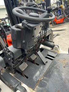 Montacargas Usado de 5 Toneladas con Contrapeso Diésel TCM 4WD, Mástil de Dos Etapas, Altura de Elevación de 6000 mm, Uso Todoterreno - Product Image 6