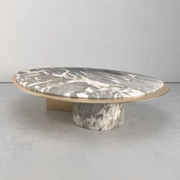 Table basse en marbre de forme elliptique libre, combinaison de cylindre en marbre et base en support doré, mobilier de salon de luxe de designer