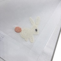 Rideaux transparents à imprimé floral délicat avec de jolis animaux mignons et apaisants - Une touche fantaisie pleine de charme enfantin