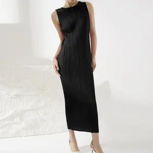 فستان طويل بدون أكمام سادة برقبة دائرية تصميم خاص