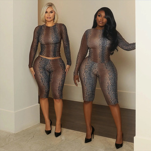 G01655C Sexy Zweiteiler mit Fell-Patchwork für Damen, Neckholder Ärmellos Rückenfreies Crop Top + Enge Hose, Passendes Streetwear-Set - Product Image 5