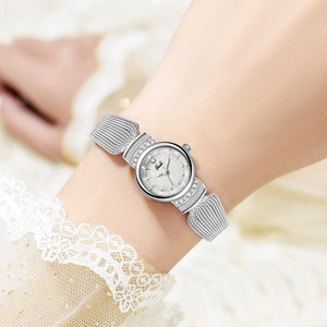 Reloj de Mujer de Alta Gama con Esfera Pequeña de Nácar, Cadena con Borla, Estilo Vintage, Resistente al Agua, Reloj de Cuarzo - Product Image 4