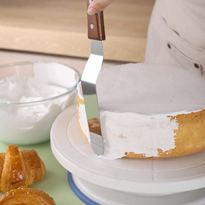Grattoir à gâteau en acier inoxydable avec manche en bois, forme rectangulaire, pour la décoration et le glaçage des gâteaux - Product Image 1