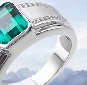 แหวนแต่งงานหรือแหวนหมั้นสำหรับผู้ชายจาก UM Jewelry ประดับด้วยมรกตสีเขียวทรงแปดเหลี่ยมเจียระไนอย่างหรูหรา ตัวเรือนเงินแท้ - Product Image 4