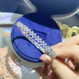Bestsellers Elegant Eenvoudige Stijl Marquise Diamonds Clover Vormige 18K Gold Bangle Armband