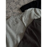 Chemise décontractée pour homme en polyester imprimé style Old Money, col rond, manches courtes, coupe ajustée sophistiquée, épaules droites