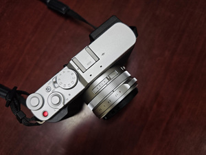 Nouvel appareil photo reflex numérique Panasonic Lumix DMC-L10 2026 avec objectif 24-75 mm, 20,4 MP - Product Image 1