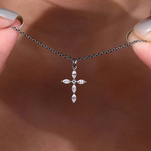 Collana Geometrica Minimalista da Donna, Gioiello con Ciondolo alla Moda, Design Semplice con Catena - Product Image 6