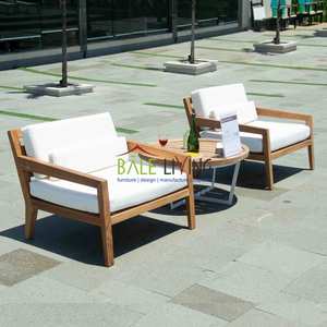 Découvrez la chaise Cattalina Moana, un mobilier de jardin en teck durable, intemporel et résistant aux intempéries pour votre tranquillité. - Product Image 1