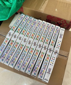Boîte scellée de la collection <span class=keywords><strong>d</strong></span>'illustrations des premiers partenaires du 30e anniversaire de Pokémon TCG, série 1 - Product Image 4