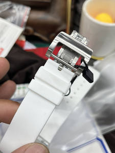 นาฬิกาคริสตัลสำหรับผู้หญิง ออกแบบมาโดยเฉพาะเพื่อผู้หญิงที่กล้าหาญและเป็นนวัตกรรม  ยึดมั่นในความสมบูรณ์แบบอย่างไม่หยุดยั้ง - Product Image 5