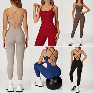 Combinaison de yoga sans couture pour femme, dos croisé, taille haute, effet froncé aux fesses, une pièce, pour gym et fitness, logo personnalisé OEM - Product Image 4