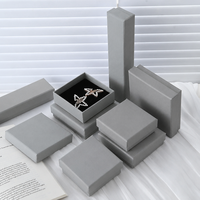 Boîte à bijoux rigide en carton gris prête à être expédiée, de forme octogonale, avec estampage, finition brillante/mate
