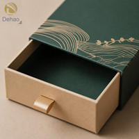 Boîte cadeau de luxe haut de gamme personnalisée avec logo, revêtement UV, doublure en éponge et sac en satin pour extensions de cheveux naturels en paquets