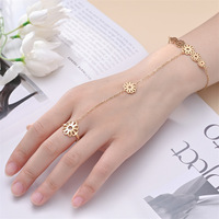 Resoul Pulsera de mano minimalista chapada en oro, anillo de cadena de trébol de acero inoxidable, pulsera de dedo, joyería delicada para mujer