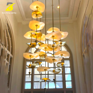 Lustre suspendu pour projet hôtelier, décoration artistique, avec LED et contrôle par application, luminaire de plafond vertical créatif flottant - Product Image 1