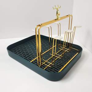 Portavasos de metal con diseño de reno dorado, con bandeja de drenaje, estante de almacenamiento multifunción para cocina, para uso en el hogar o bar. - Product Image 2