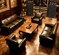 Collection de salon de cigares classique |   Canapé et fauteuils capitonnés en similicuir, table d'échecs ornée, bibliothèque et casier à vin, bar sur mesure