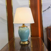 Lampe de table classique chinoise en céramique blanche pour chambre à coucher, abat-jour en tissu, avec télécommande, LED E26