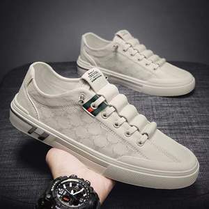 Baskets décontractées blanches pour hommes à enfiler, avec empeigne en cuir, semelle souple et élégantes pour le sport, le skateboard et la course à pied - Product Image 4