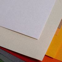 Papier perlé en relief coloré de motif de texture de lin de 787*1092mm 120gsm pour la boîte-cadeau