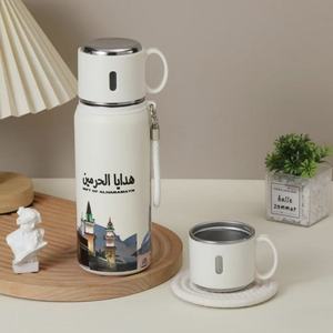 Set de Regalo de Botella Portátil con Diseño 5D, Botella de 600 ml con Vasos Pequeños de 75 ml, Acero Inoxidable 316SS, para Regalos de Aniversario - Product Image 1
