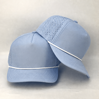 Casquette de sport imperméable en polyester blanc avec découpe laser, trou perforé, pour hommes, avec broderie personnalisée et logo en patch de caoutchouc
