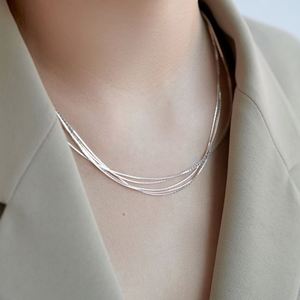 Collier chaîne claviculaire multicouche en argent sterling 925 plaqué rhodium, design minimaliste tendance Dylam 2024 - Product Image 4