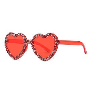 Gafas de sol europeas con forma de corazón y diamantes de imitación para mujer, protección UV400, montura de PC, lentes AC, color verde, moda para fiestas - Product Image 6