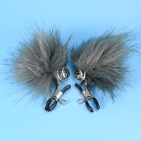 Pince à tétons InnerBloom pour SM BDSM Bondage avec pompons en fourrure et clochette, jouet sexuel
