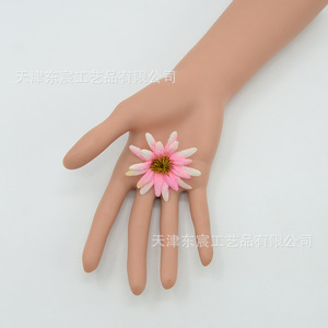 ดอกเดซี่ประดิษฐ์จาก Dongchen Crafts ดอกไม้ไหมประดิษฐ์ขนาดเล็ก ดอกเบญจมาศแบบหนีบ สำหรับใช้เป็นพร็อพถ่ายภาพงานแต่งงาน ตกแต่งบ้าน - Product Image 2