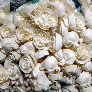Bouquet de roses blanches séchées bio faites à la main, longue durée de vie, haute qualité, pour intérieur/extérieur, salon, toutes saisons, décoration de mariage - Product Image 1