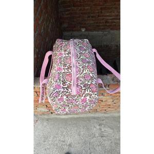 Bolsa de lona de algodón acolchada con estampado tradicional hecho a mano, elegante, ligera, duradera y espaciosa para viajes de vacaciones. - Product Image 6