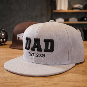 Casquette Dad Cap Snapback Grise Personnalisée Broderie 3D 6 Panneaux Coton Décontractée Pour Hommes Casquette Personnalisable Hip Hop Lettres en Relief - Product Image 1