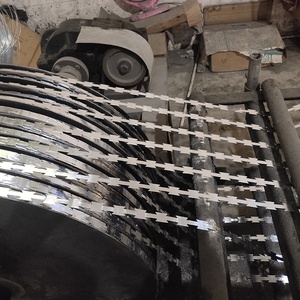 Dingzhou โลหะห้าดาว CBT 65 concertina bounds มีดโกนผนังแบบงูเดียว<span class=keywords><strong>ลวดหนาม</strong></span>ผู้ผลิต900มม./5คลิป/ขดลวด - Product Image 5