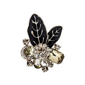 Broche de Liga Metálica Estilo Retrô Feminino de Luxo, Versátil e Elegante, com Folha de Cristal, Design Exclusivo, Acessório de Alfinete - Product Image 1