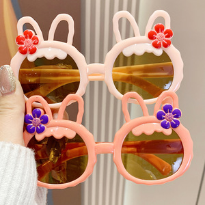 Nouvelle mode lunettes de soleil pour enfants dessin animé mignon petite fleur lapin lunettes voyage crème solaire lunettes de soleil Spot vente en gros - Product Image 3